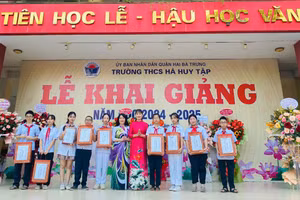 Nhiều phần quà ý nghĩa cho học sinh có hoàn cảnh khó khăn nhân dịp năm học mới