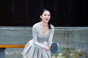 Hương Giang ghi điểm mạnh với phong cách tinh tế, trẻ trung trên sân pickleball