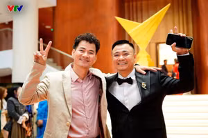 NSND Xuân Bắc, NSND Tự Long đăng status 'gây sốt' về Hòa Minzy