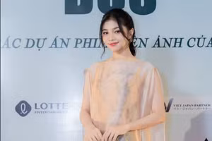 Á hậu Huỳnh Minh Kiên xúc động chạm ngõ điện ảnh