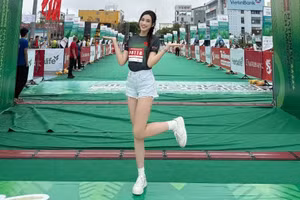 Hoa hậu Đỗ Thị Hà 'gây sốt' khi tham gia giải chạy