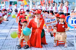 Chuyện về cô giáo tận tụy với học sinh đạp xe 25km mỗi ngày đến trường