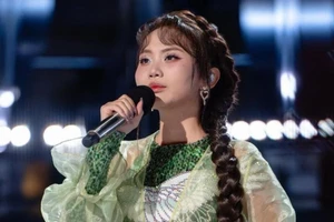 ‘Quốc tế hóa bản sắc dân tộc', Phương Mỹ Chi ‘đốt nóng’ sân khấu trong và ngoài nước