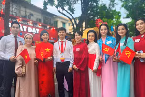 Dàn sao Việt rạng rỡ, dậy từ 1h sáng chuẩn bị Tổng duyệt diễu hành 2/9