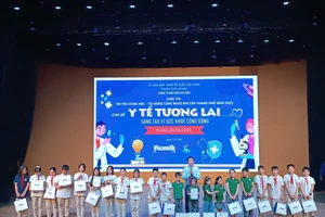 Hàng trăm thí sinh hào hứng tham gia 'Em yêu khoa học-Tài năng công nghệ nhí 2025'