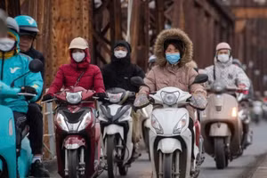 Nhiều khu vực ở miền Bắc xuất hiện mưa to và dông do ảnh hưởng của không khí lạnh.