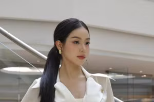 Hoa hậu Thanh Thủy học ngôn ngữ ký hiệu, làm bánh cùng trẻ em khuyết tật