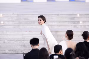 Ngắm cận cảnh nhan sắc kiều diễm, khiến người xem khó thể rời mắt của Tiểu Vy