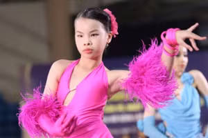 Nữ sinh lớp 7 truyền cảm hứng khiêu vũ thể thao cho giới trẻ