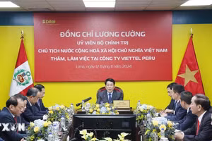 Chủ tịch nước Lương Cường làm việc với Công ty Viettel Peru. (Ảnh: Lâm Khánh/TTXVN)