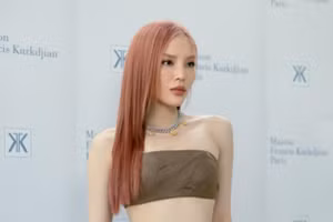 Hoa hậu Kỳ Duyên diện trang phục bốc lửa, khoe eo thon cực quyến rũ 