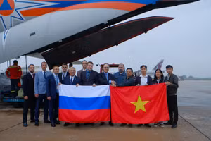 Tiếp nhận gần 30 tấn hàng cứu trợ khẩn cấp của Chính phủ Nga cho người dân Huế