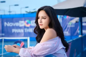 Mai Phương Thúy thiêu đốt ánh nhìn, ghi điểm với body quyến rũ trên sân tennis