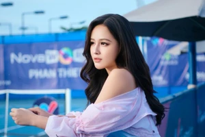 Mai Phương Thúy thiêu đốt ánh nhìn, ghi điểm với body quyến rũ trên sân tennis