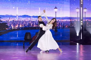 Hoa hậu Lê Hoàng Phương ghi tên vào bán kết Bước nhảy hoàn vũ