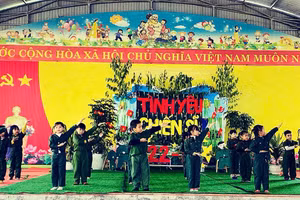 Học sinh mầm non ở Vĩnh Phúc tập làm Bộ đội