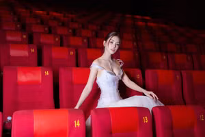 Hoa hậu Tiểu Vy 'chơi lớn' trong buổi ra mắt phim điện ảnh đầu tay