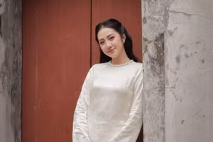 Hoa hậu Hà Trúc Linh hóa quý cô Hà Thành xưa, nền nã trong áo dài đón Tết