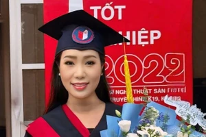 NSƯT Trịnh Kim Chi nhận bằng thạc sĩ ở tuổi U60