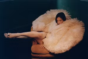 Bộ ảnh gợi cảm 'quá đà' của Jennie (BLACKPINK) gây tranh cãi 