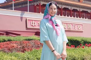 Hoa hậu Ngọc Hân mang bầu 5 tháng, khoe nhan sắc rạng rỡ