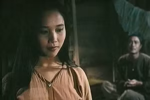 NSƯT Lê Vi giấu đạo diễn vác 'bụng bầu' đến phim trường Cây bạch đàn vô danh