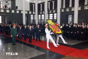 Đoàn Chủ tịch nước viếng Tổng Bí thư Nguyễn Phú Trọng 