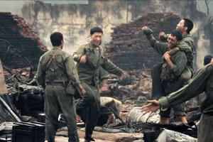 Mưa Đỏ trở thành phim Việt có doanh thu cao nhất 2025