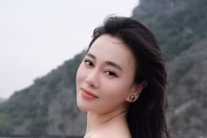 Phương Oanh xuất hiện trầm lặng bên hai con sau biến cố gia đình