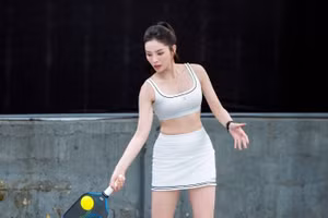 Kỳ Duyên ghi điểm với trang phục pickleball hiện đại, tôn lên vóc dáng thon thả