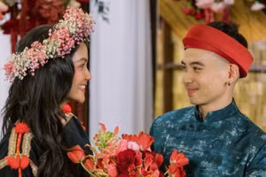 Hành động đặc biệt gây chú ý của mẹ chồng H'Hen Niê trong đám cưới nàng hậu