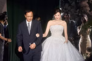 Đỗ Thị Hà gây xúc động mạnh, nghẹn ngào nhắn gửi tới cha trong ngày lên xe hoa