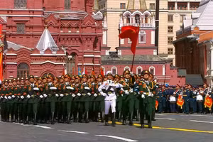 Khoảnh khắc đoàn Quân đội Nhân dân Việt Nam duyệt binh trên Quảng trường Đỏ