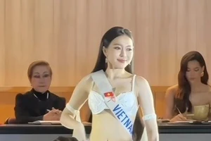 Hoa hậu Kiều Duy khoe dáng nóng bỏng với bikini tại Miss International