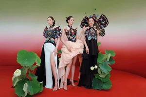 Thanh Thủy kiêu sa, sánh vai cùng Tiểu Vy trong bộ ảnh mang ý nghĩa đặc biệt 