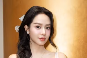 Hoa hậu Thanh Thủy xinh như công chúa trước thềm Miss International 2024