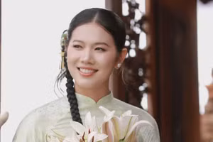 Kình ngư Ánh Viên diện áo dài cực xinh đón Tết