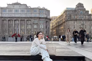 Ngọc Trinh gây sốt với diện mạo trong veo như thiếu nữ