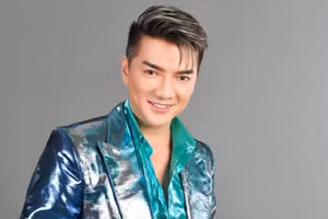 Đàm Vĩnh Hưng vẫn đi hát, liệu có vi phạm quy định 'cấm biểu diễn'?