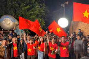 MC Lại Văn Sâm và dàn sao Việt: 'Hoan hô Xuân Son! Hoan hô đội tuyển Việt Nam!'