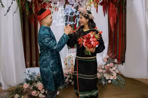 Hoa hậu H'Hen Niê 'xả kho' loạt ảnh ăn hỏi chưa từng công bố