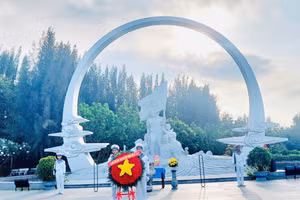 Xúc động lễ tưởng niệm các liệt sỹ ở Gạc Ma