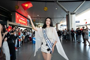 Hoa hậu Ý Nhi mang 160kg hành lý lên đường chinh chiến Miss World