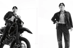 Jungkook (BTS) đốt mắt người hâm mộ, khoe body 6 múi cuồn cuộn đầy táo bạo