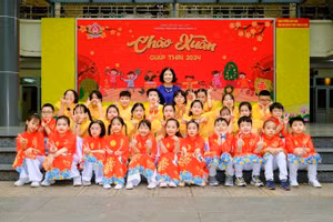 'Nhạc trưởng' lặng thầm sau những thành công của học trò