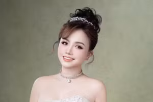 Chuẩn bị lên xe hoa lần thứ 5, 'cô Xuyến' gây chú ý với nhan sắc khác lạ