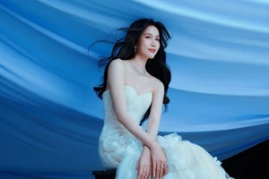 'Á hậu học giỏi' bất ngờ nghỉ việc ở VTV khoe bộ ảnh 'nàng thơ' đón tuổi mới