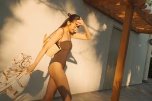 Thanh Hằng ‘bốc lửa’ ở tuổi U50