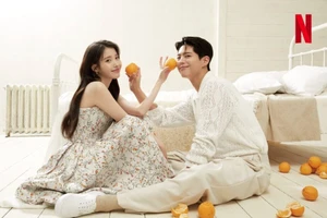 'Em gái quốc dân' IU tình tứ hết nấc cùng Park Bo Gum 