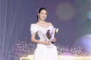 Thanh Thủy diện trang sức hơn nửa tỷ đồng, xuất sắc trở thành 'mỹ nhân của năm'